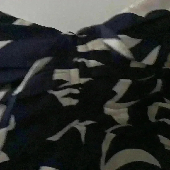 NWOT Ann Taylor navy and blue, wide strap tank with front ruching; size 14 - Picture 4 of 6